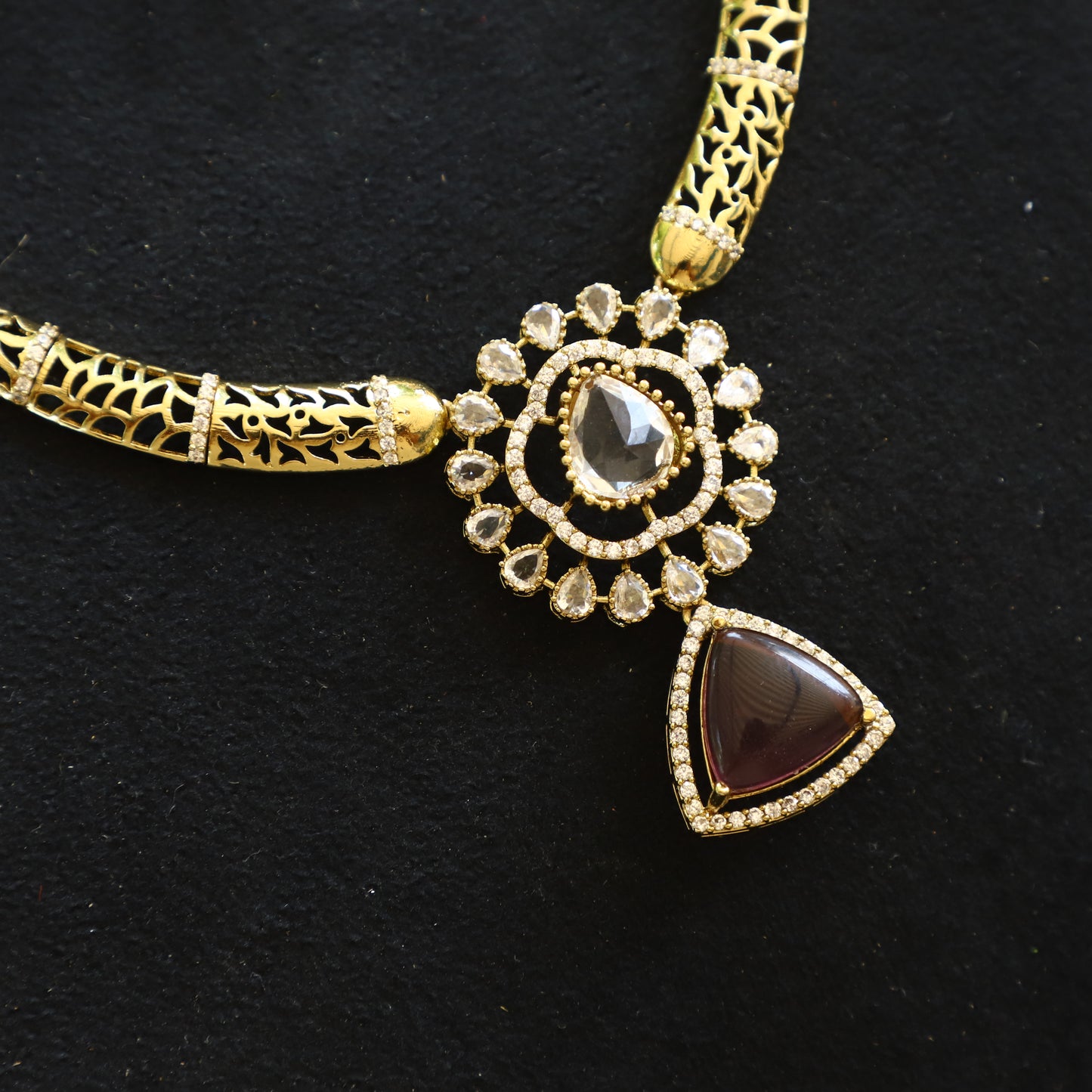 MANJU WARRIER NECKLACE