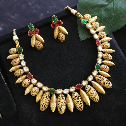 LEAF DESIGN NECKPIECE