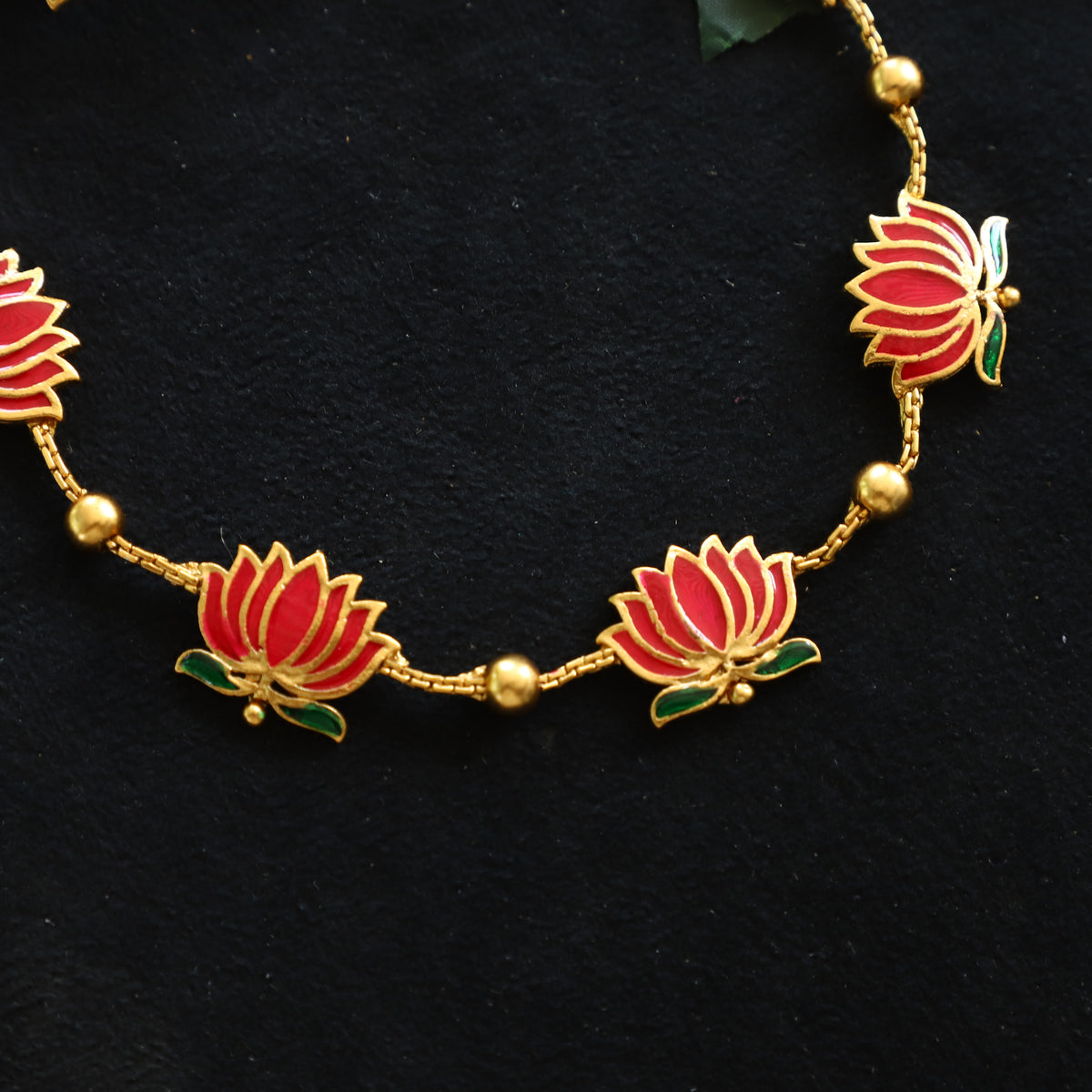 LOTUS DESIGN NECKPIECE