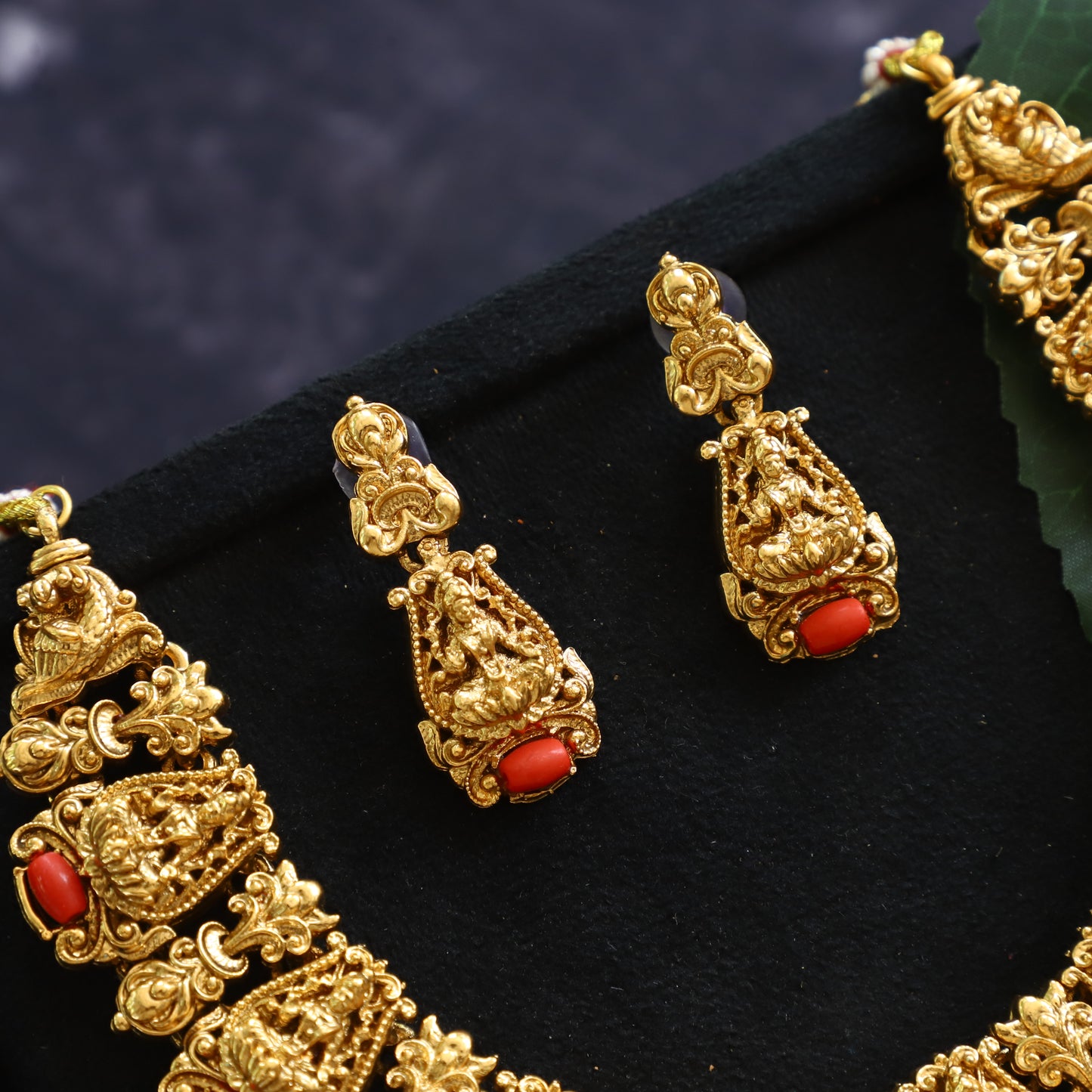 PAVALAM LAXMI NECKPIECE