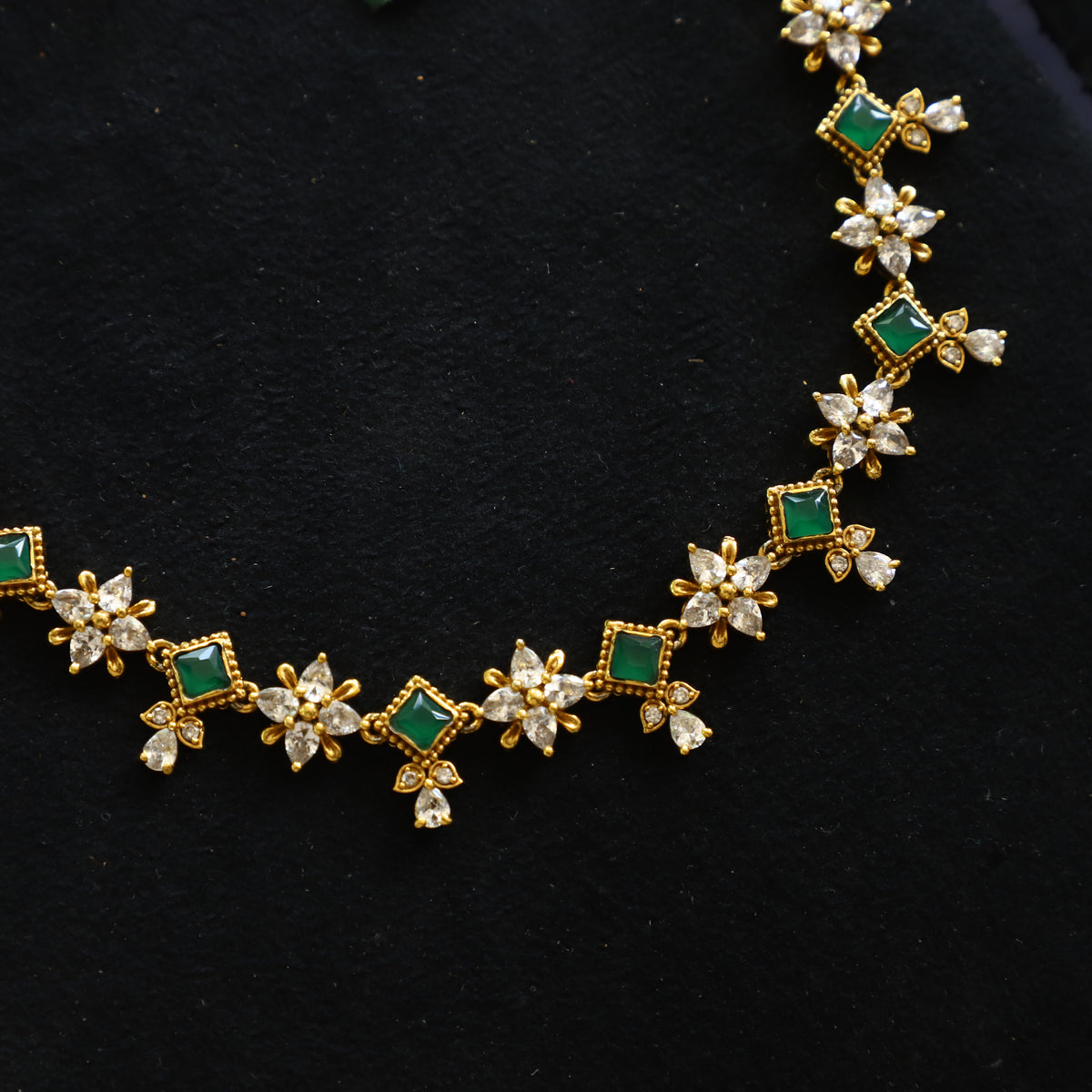 EMERALD NAKSHA NECKPIECE