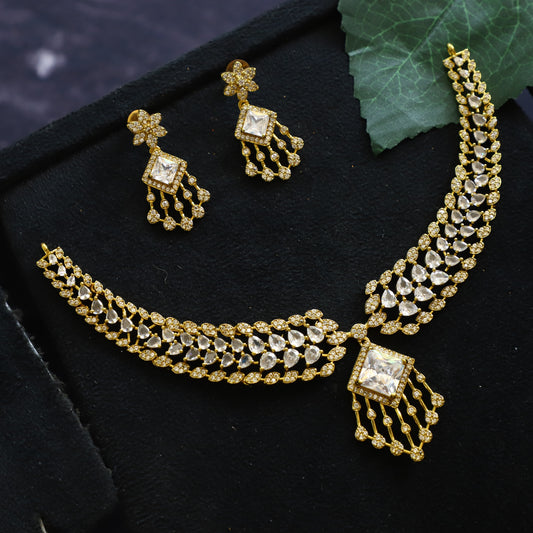 AVIRA NECKPIECE