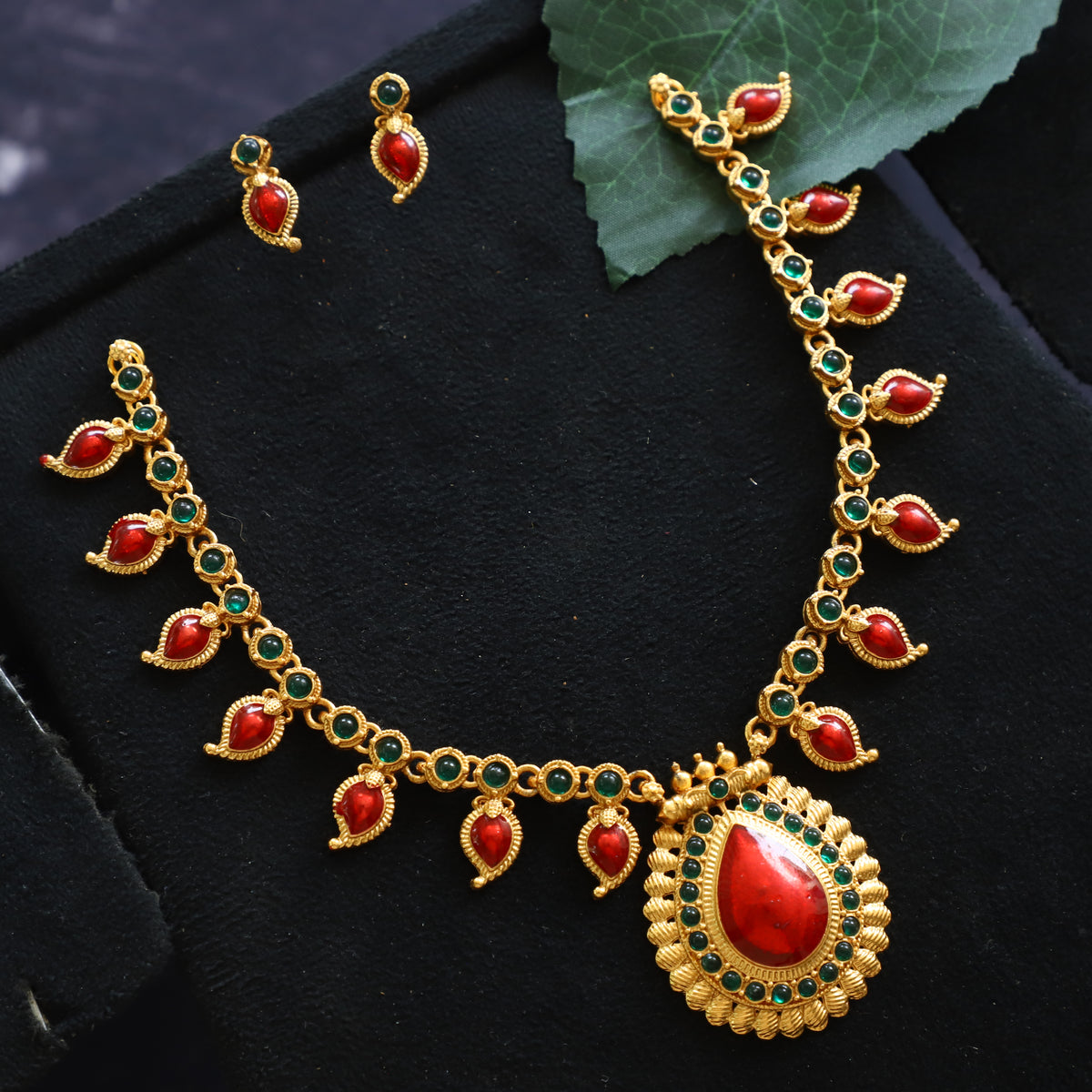 JHON NECK PIECE