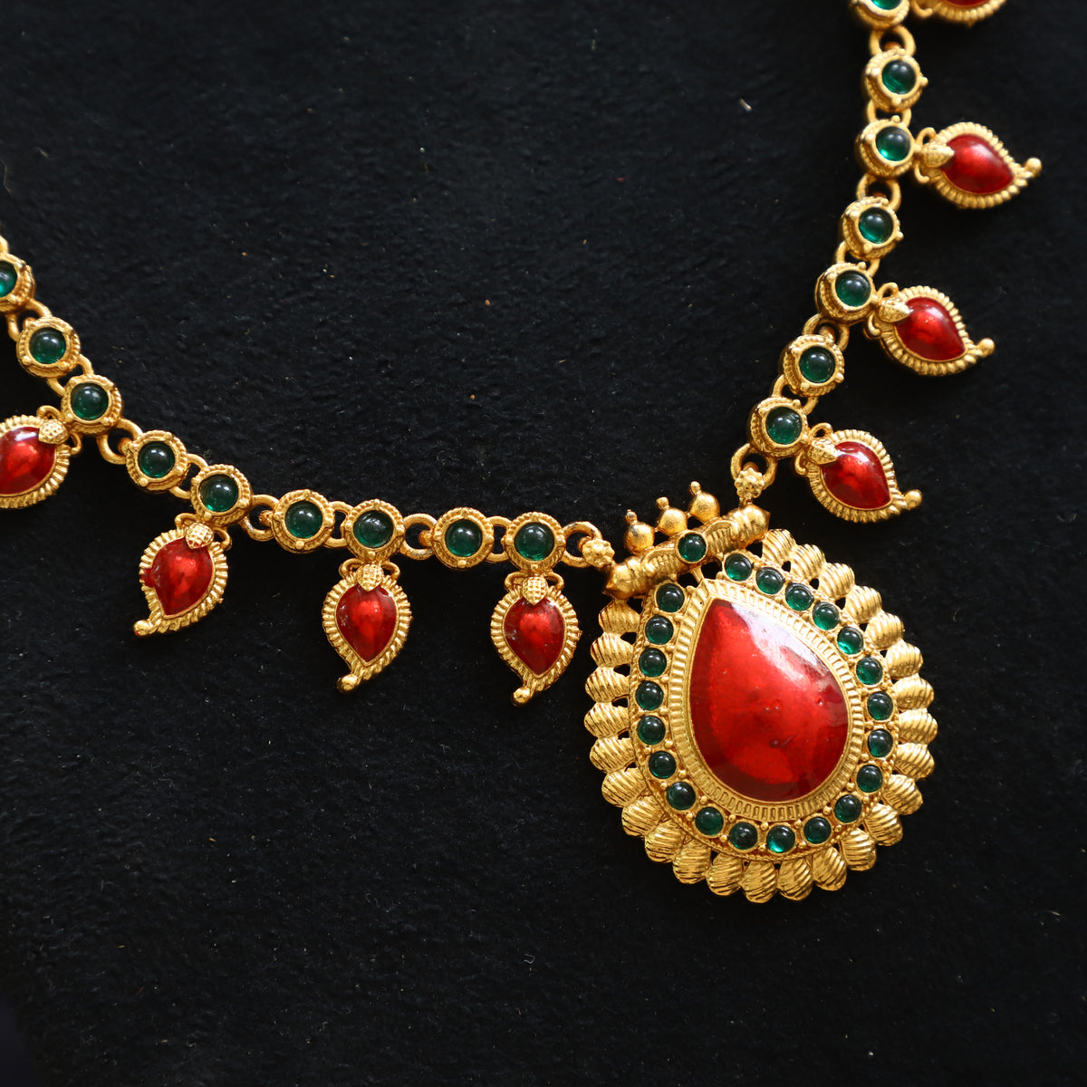JHON NECK PIECE