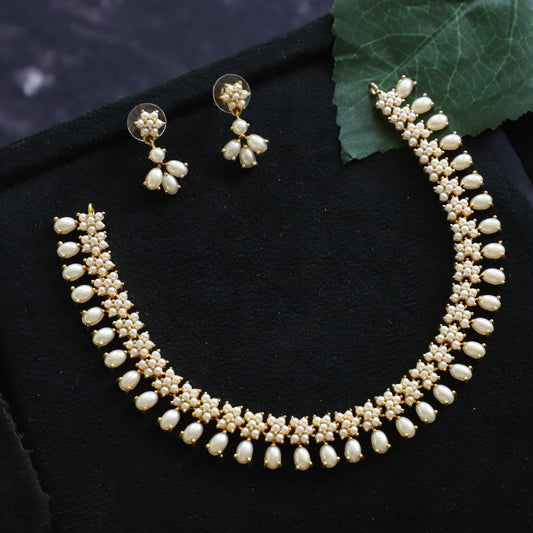 PEARL NECKPIECE