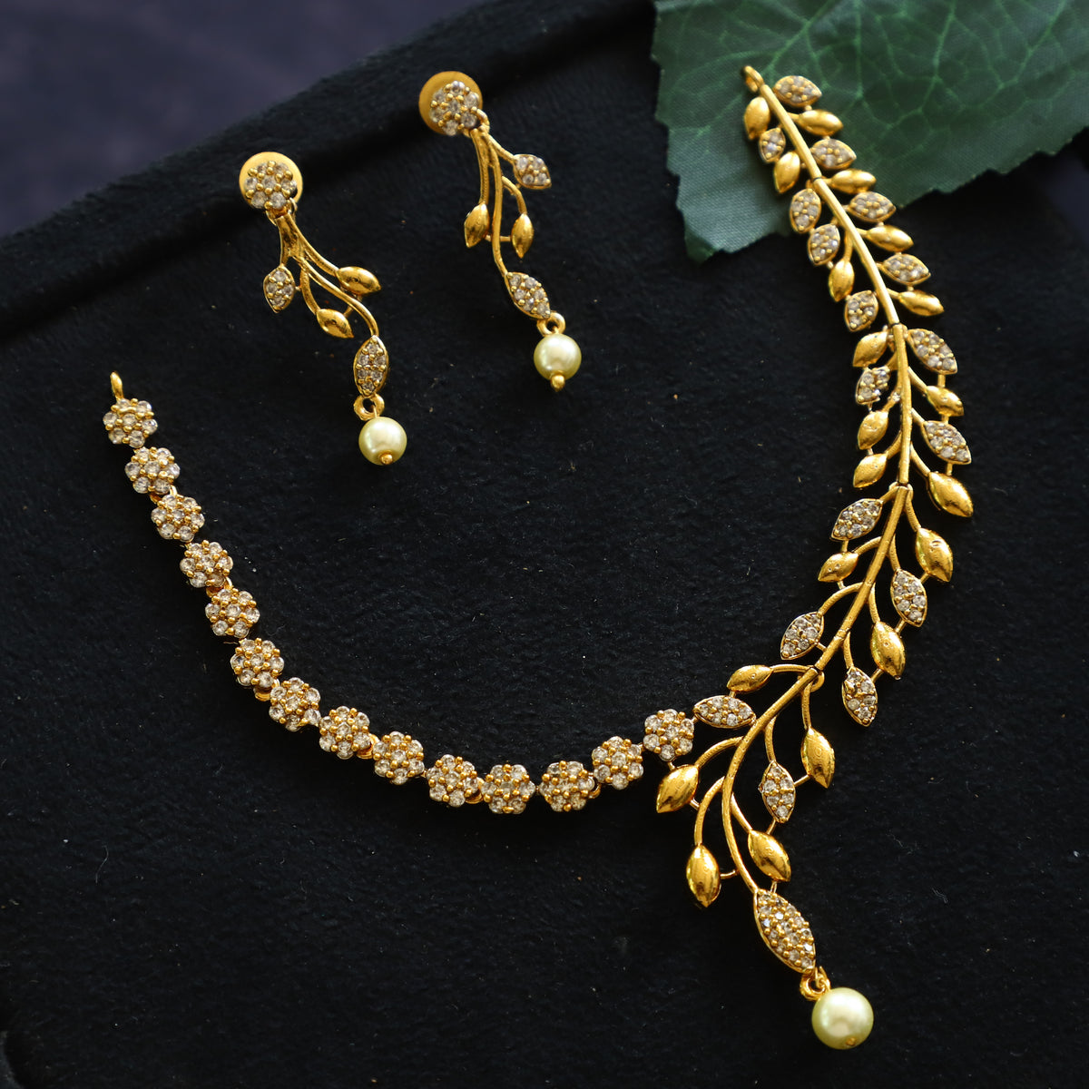 CUTEE NECKPIECE