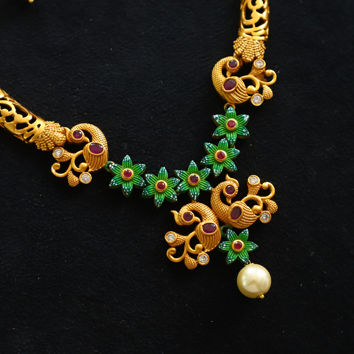 JEYA NECKPIECE