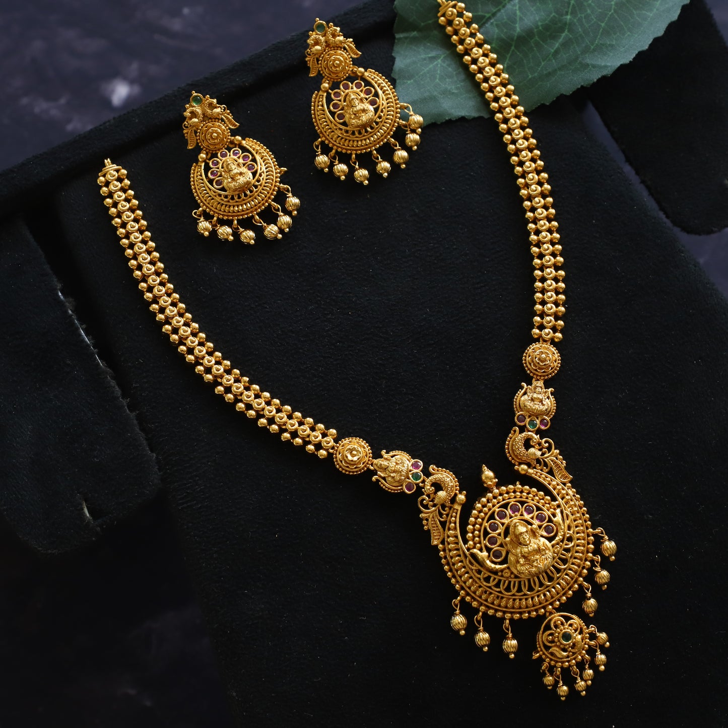 "LAKSHI" NECKPIECE