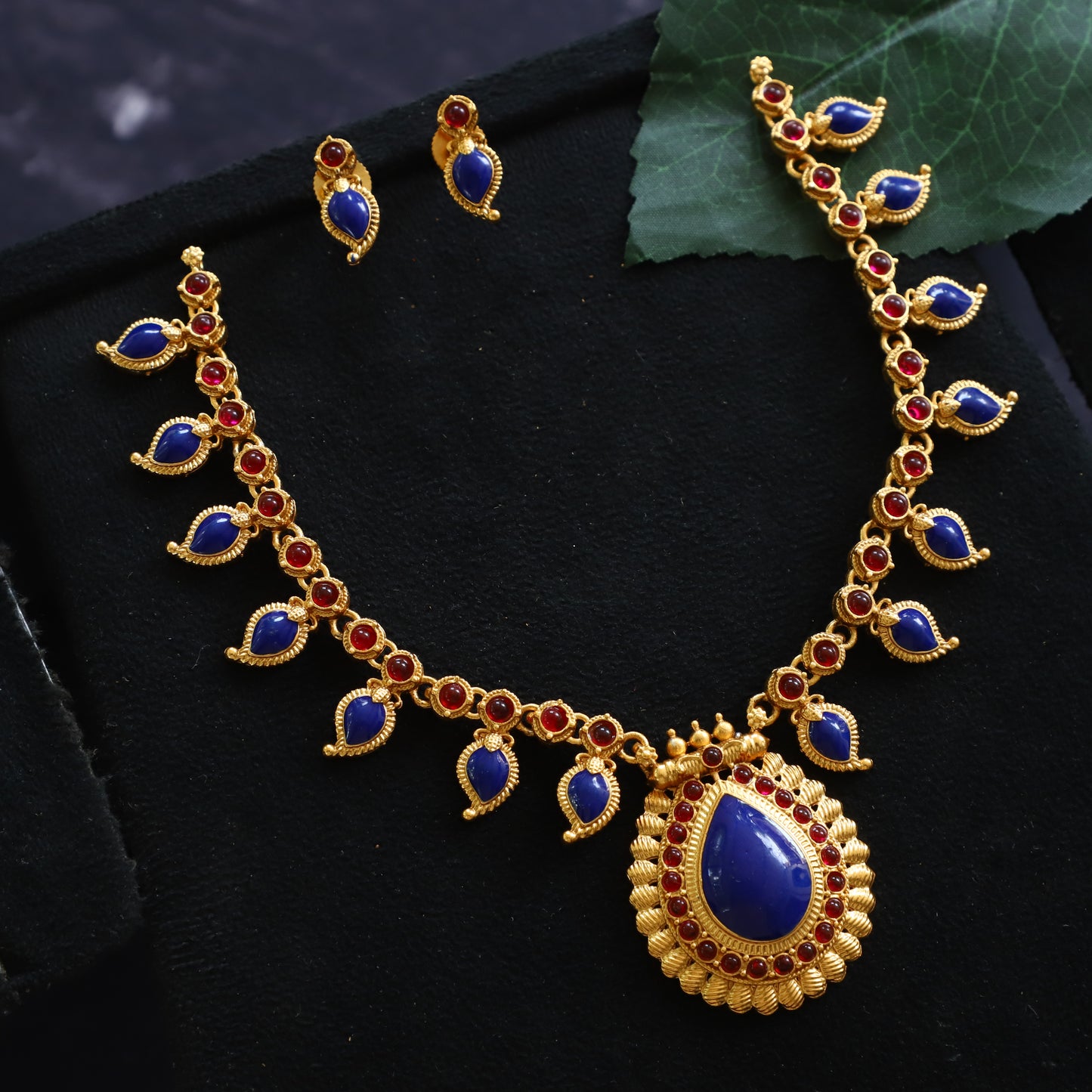 JHON NECK PIECE