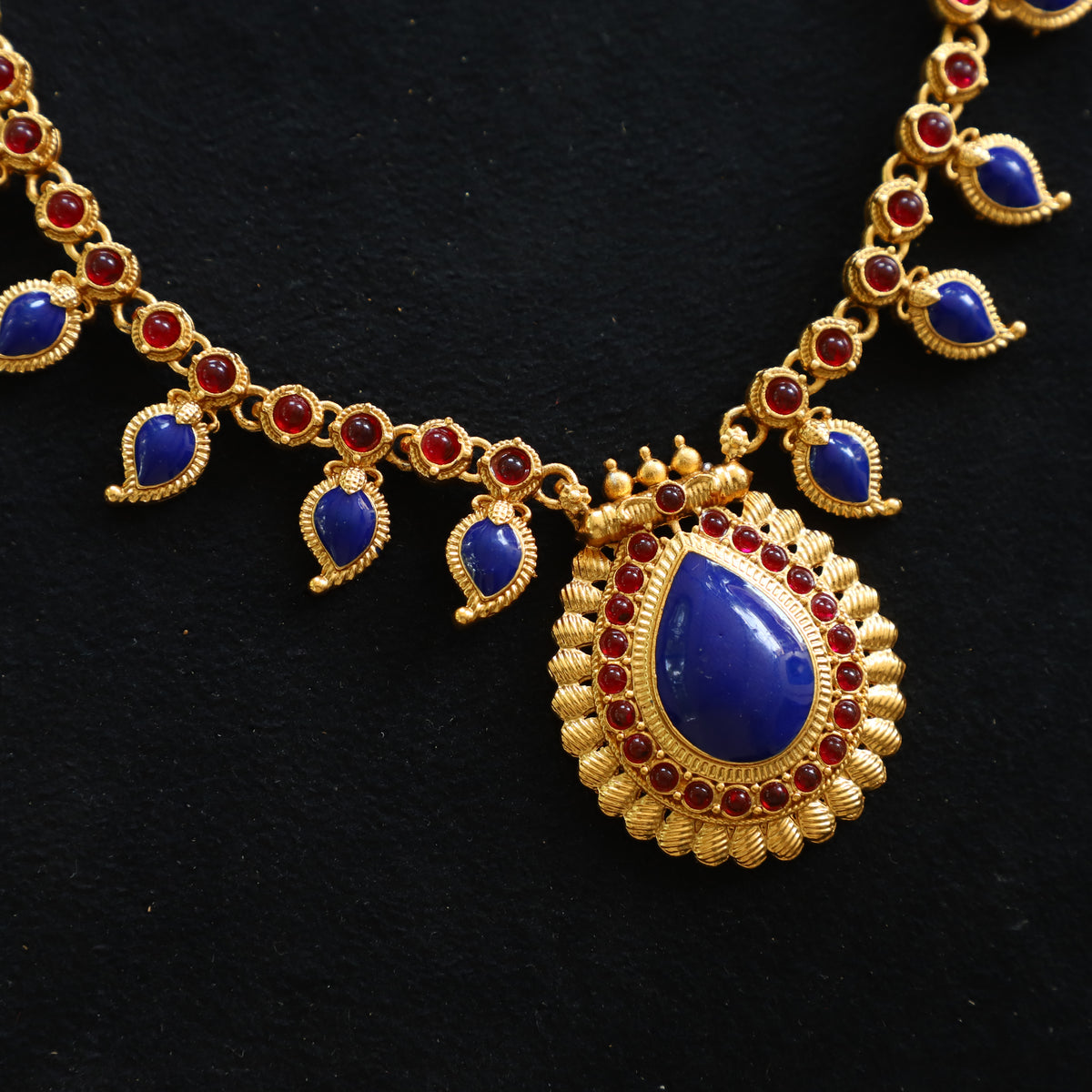 JHON NECK PIECE