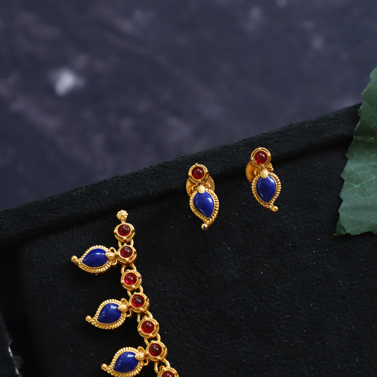 JHON NECK PIECE