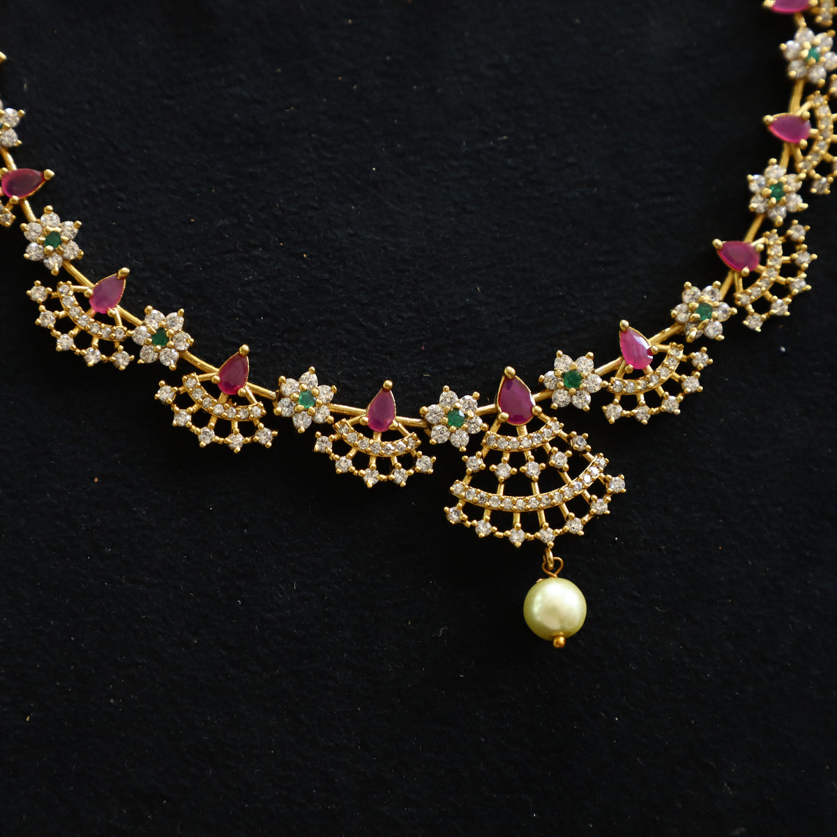 VISRI NECKPIECE