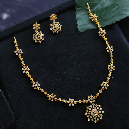 STAR NECKPIECE