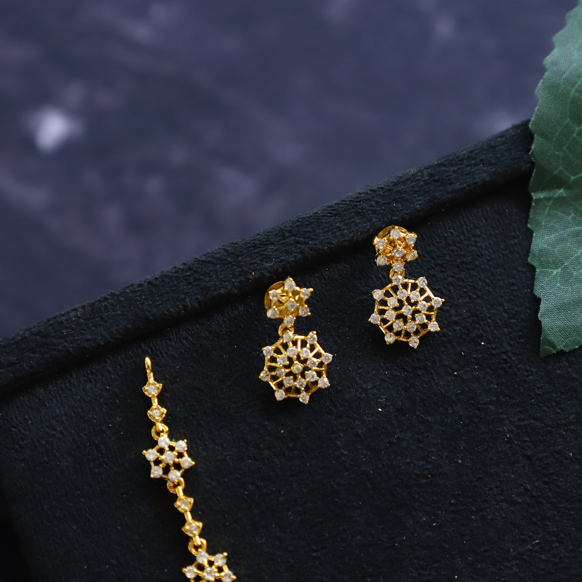 STAR NECKPIECE