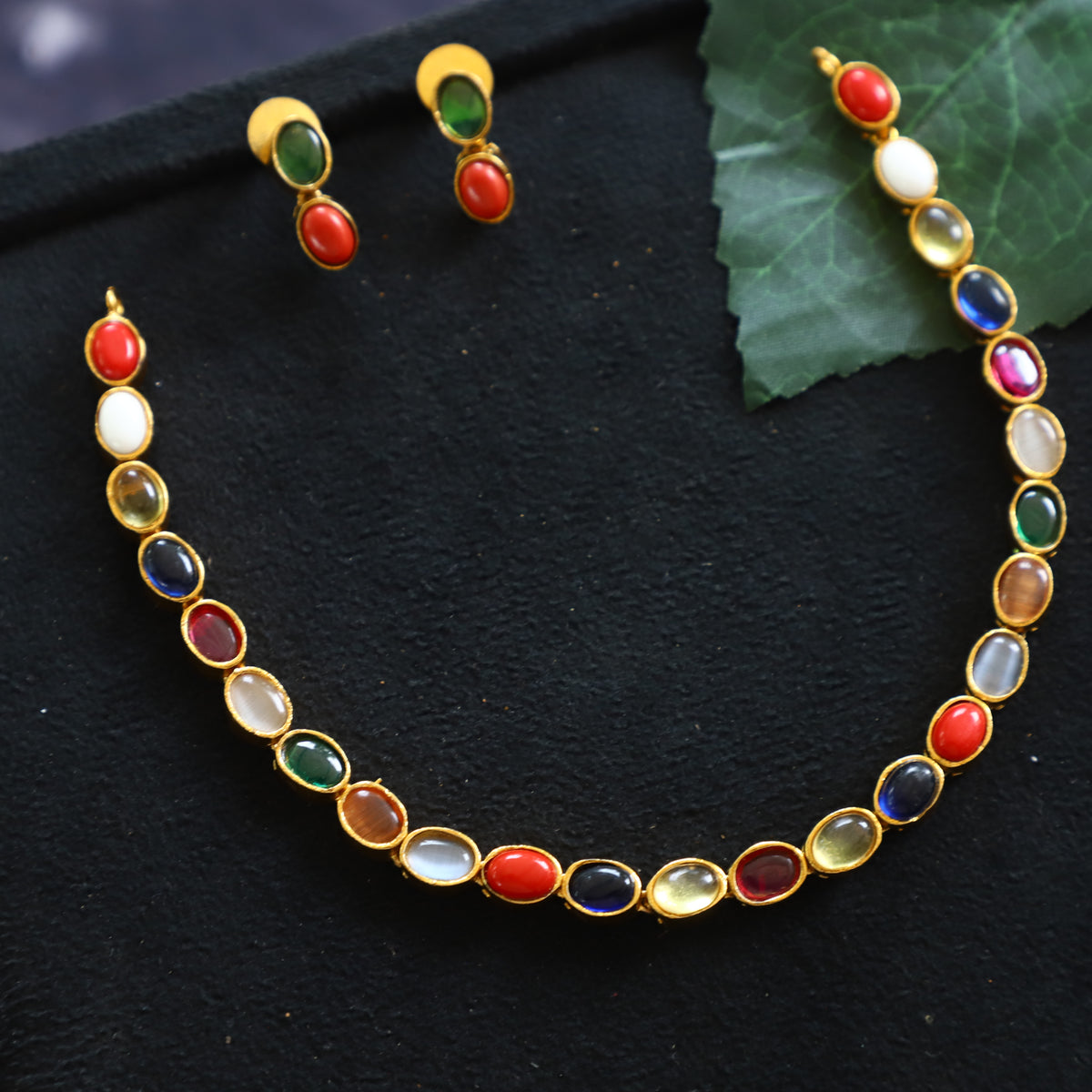 TINY NECKPIECE
