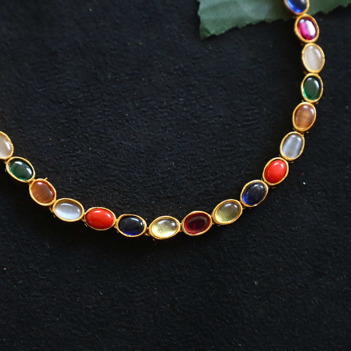 TINY NECKPIECE