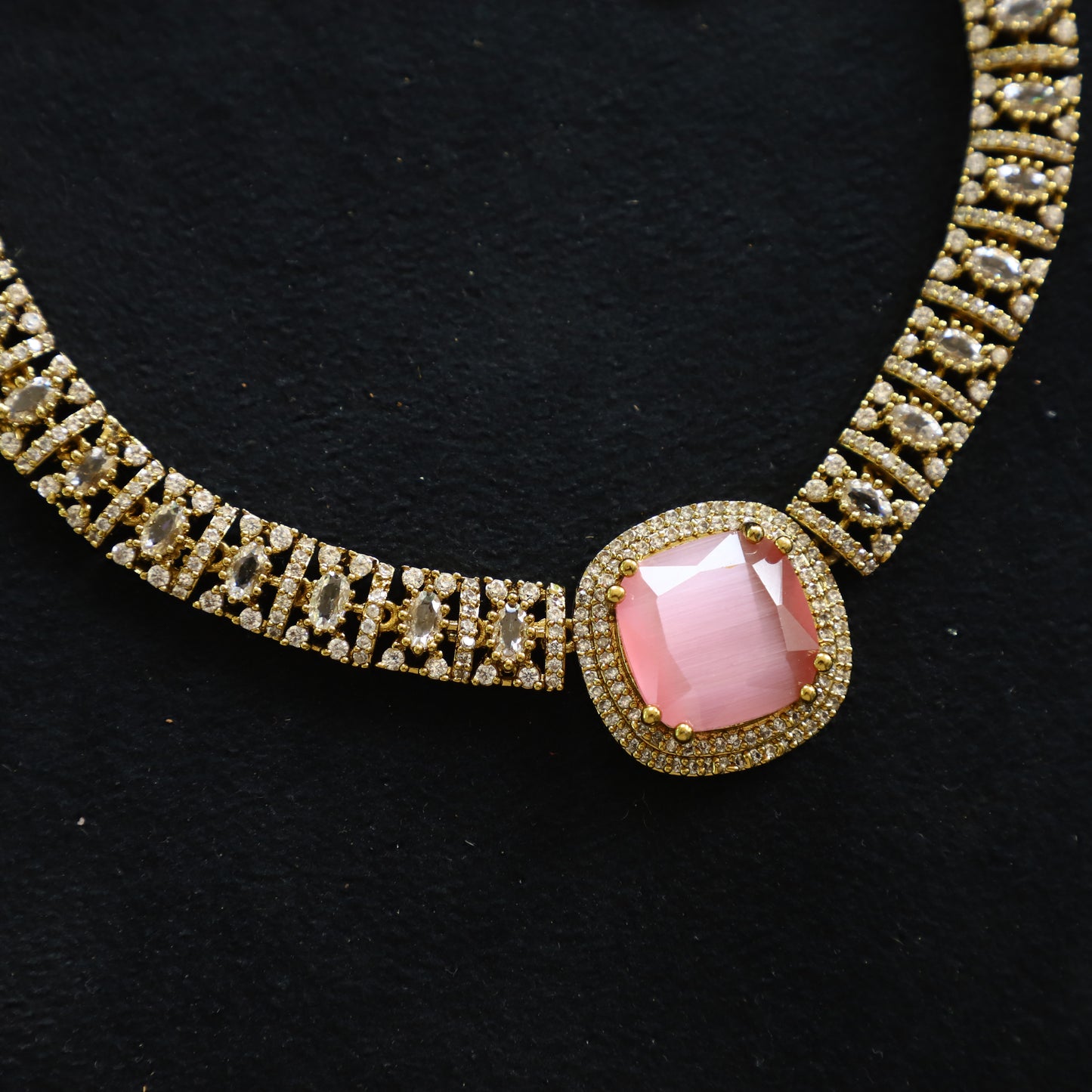 ELEGANT VICTORIAN NECKPIECES