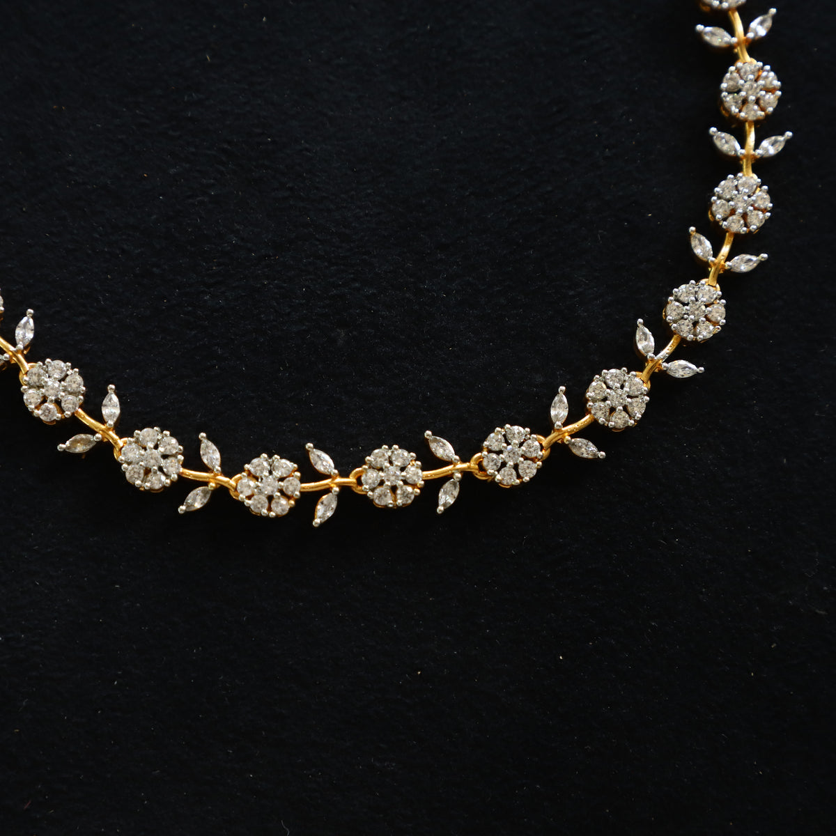 DAZZLE-NECKPIECE