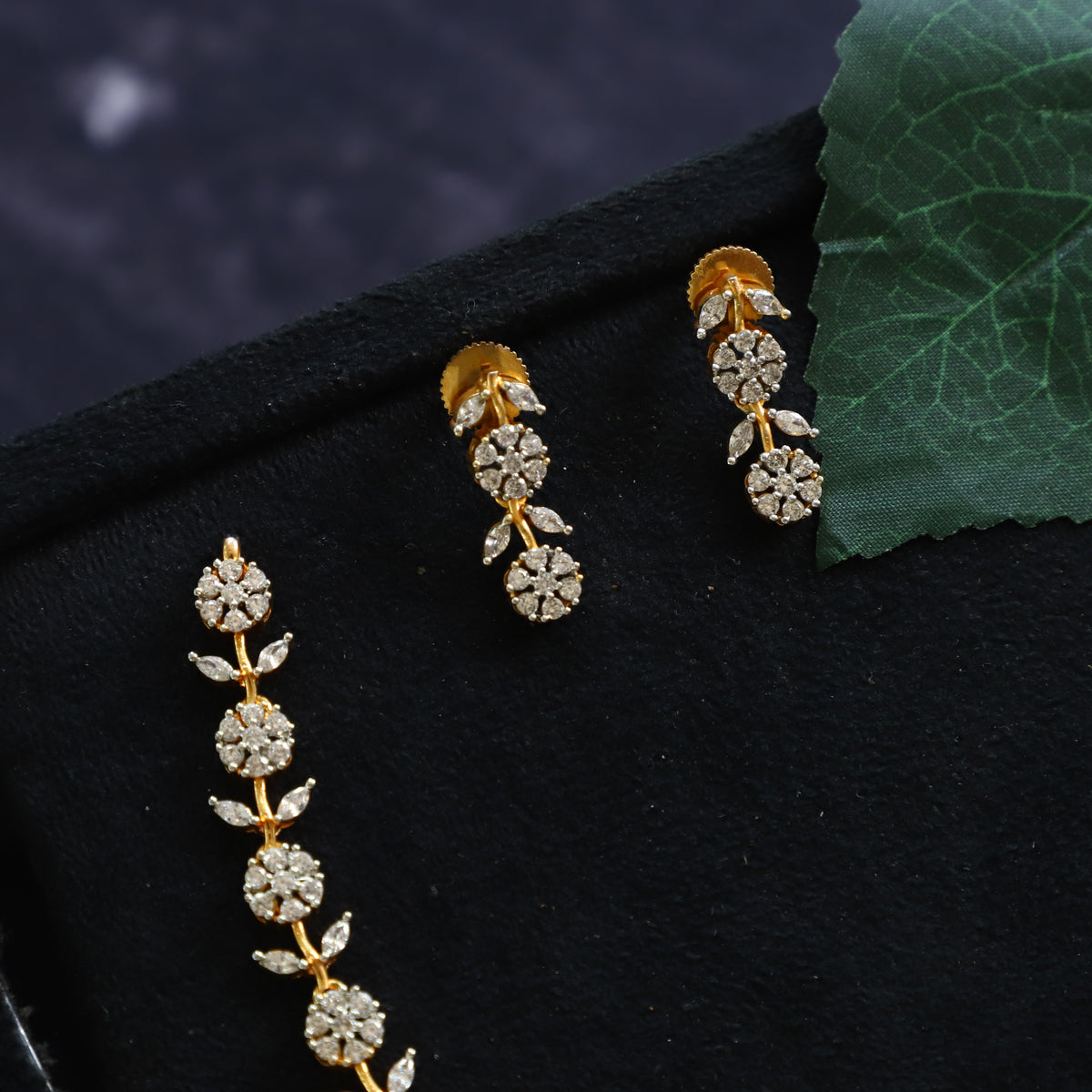DAZZLE-NECKPIECE