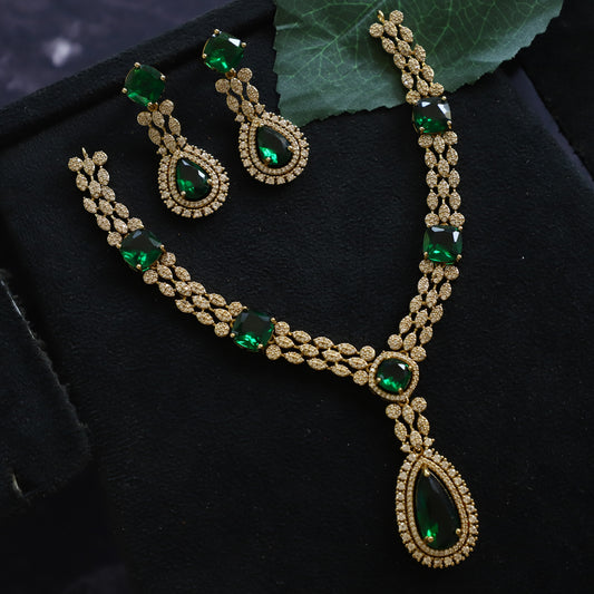"VICTORIA" NECKPIECE