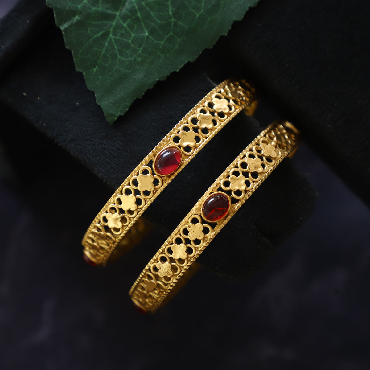 WINSOME ANTIC BANGLE