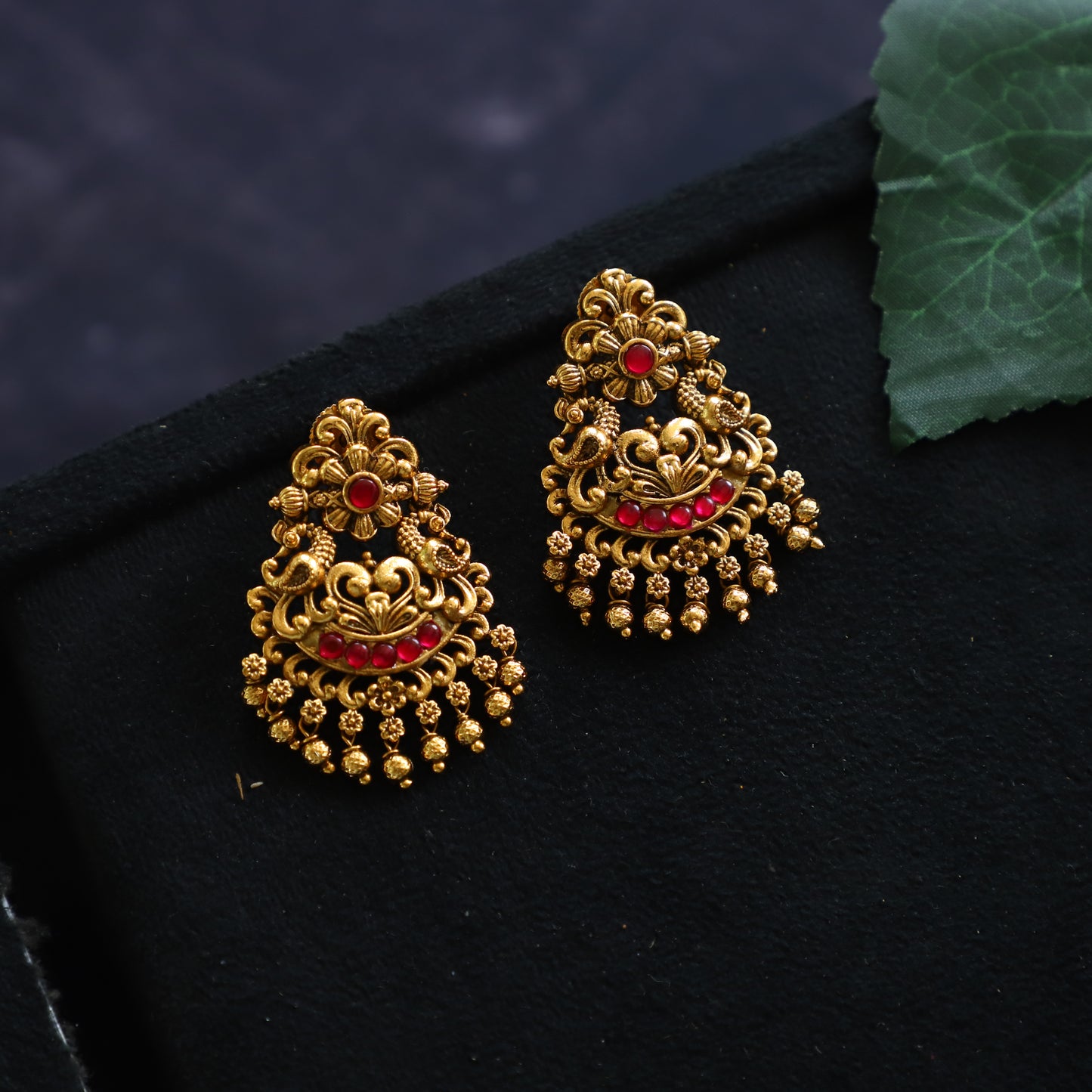 BEELA EARRING