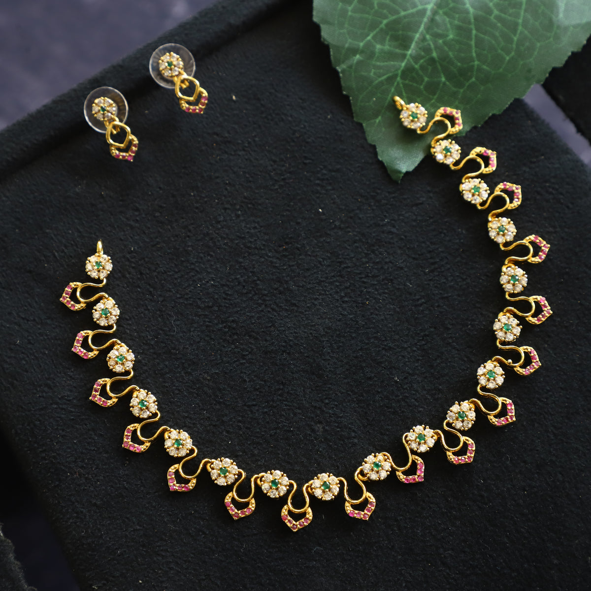 NANA NECKPIECE