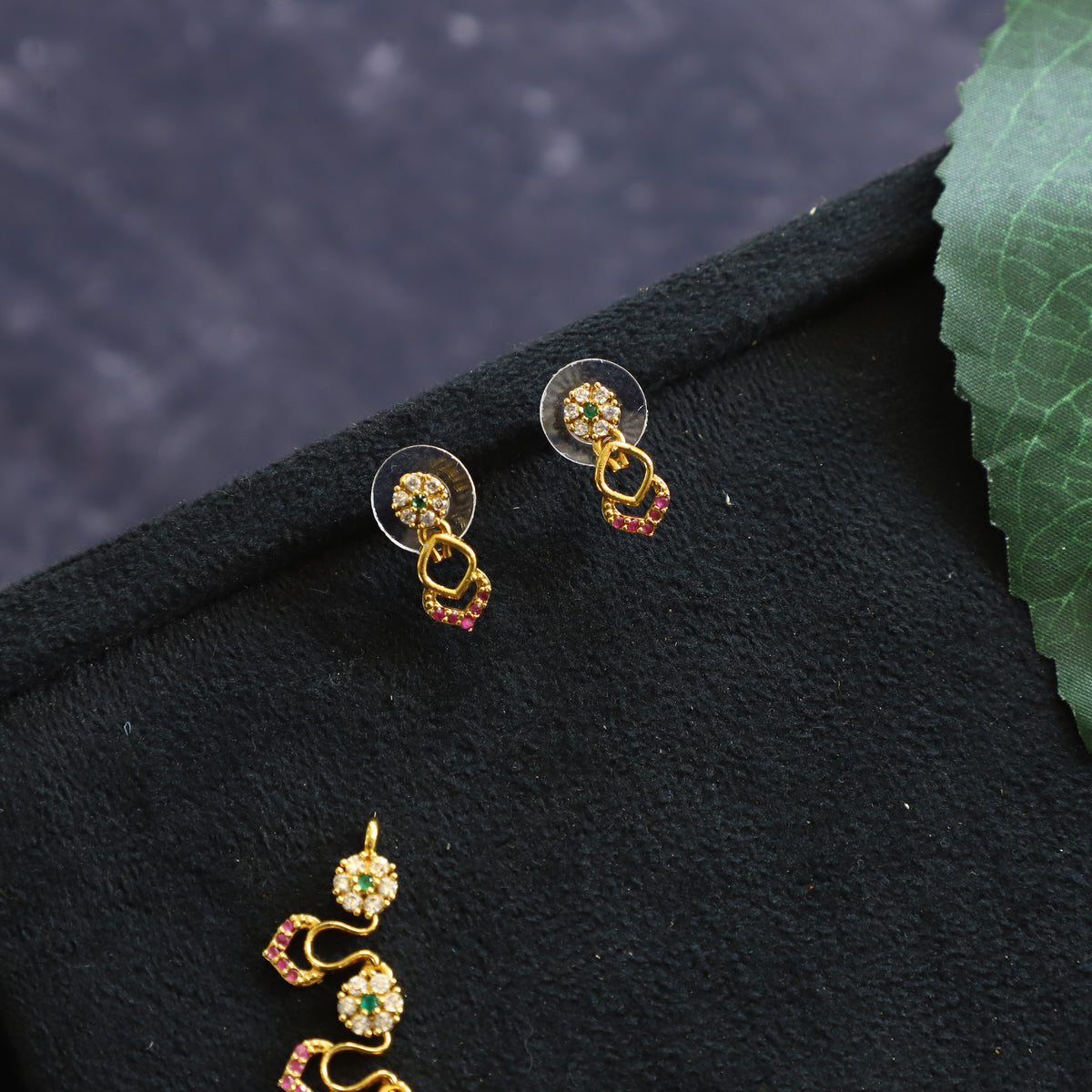 NANA NECKPIECE