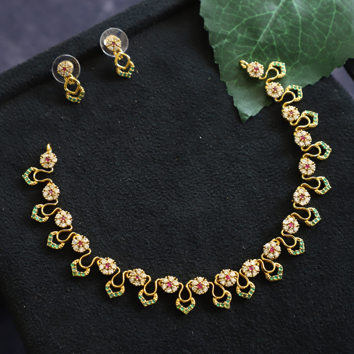 NANA NECKPIECE