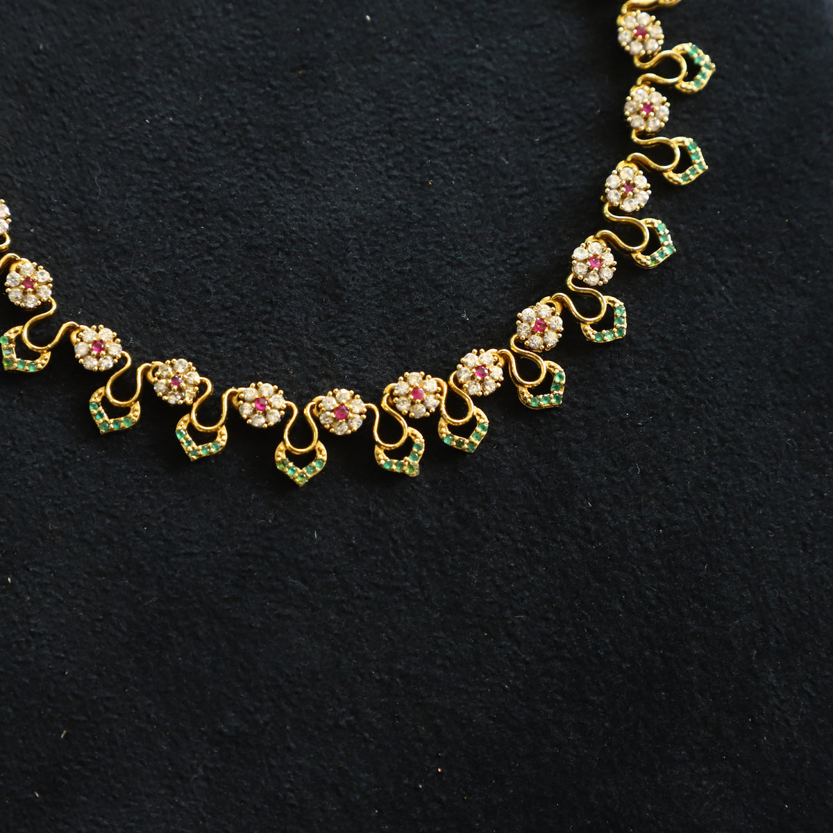 NANA NECKPIECE