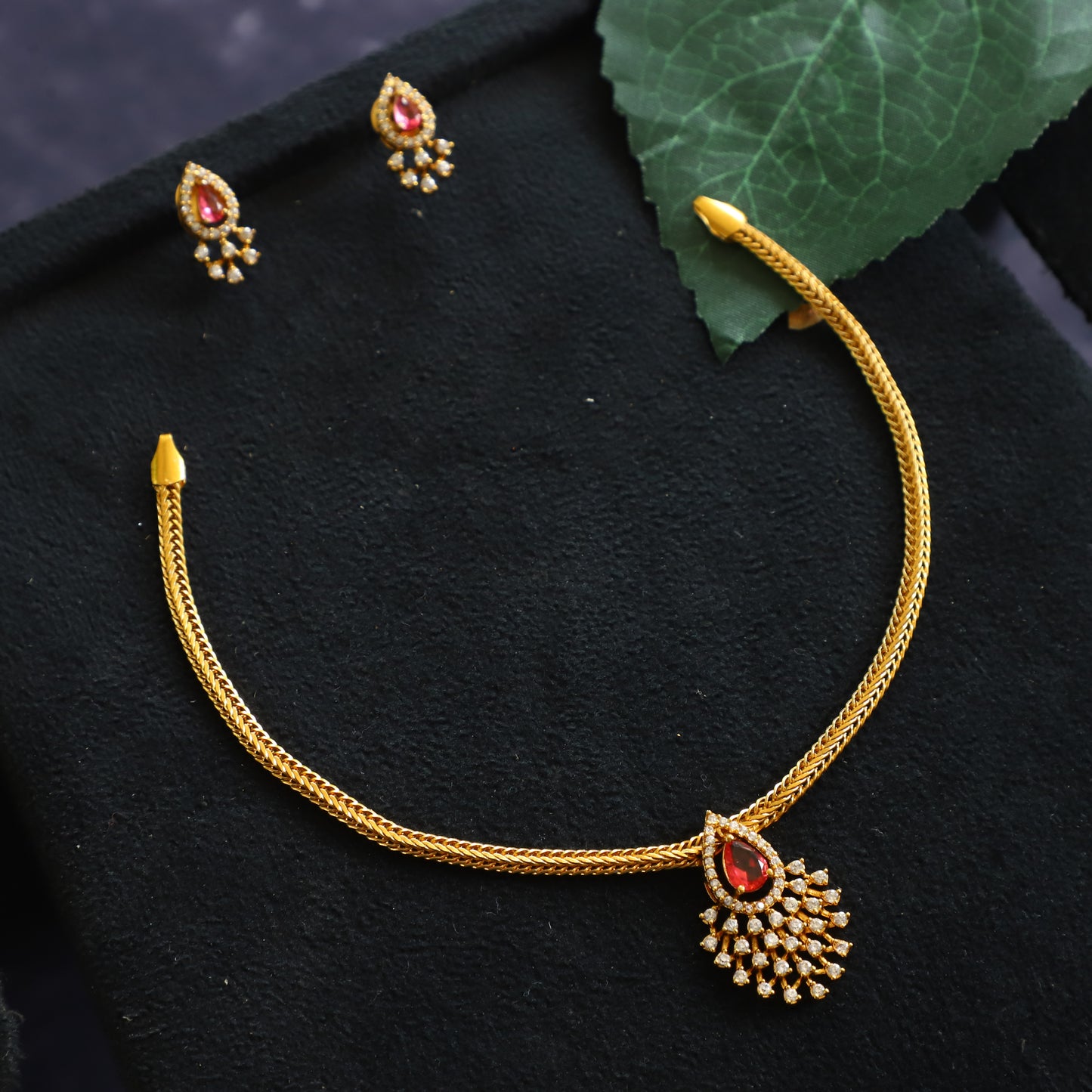 HANNAH NECKPIECE