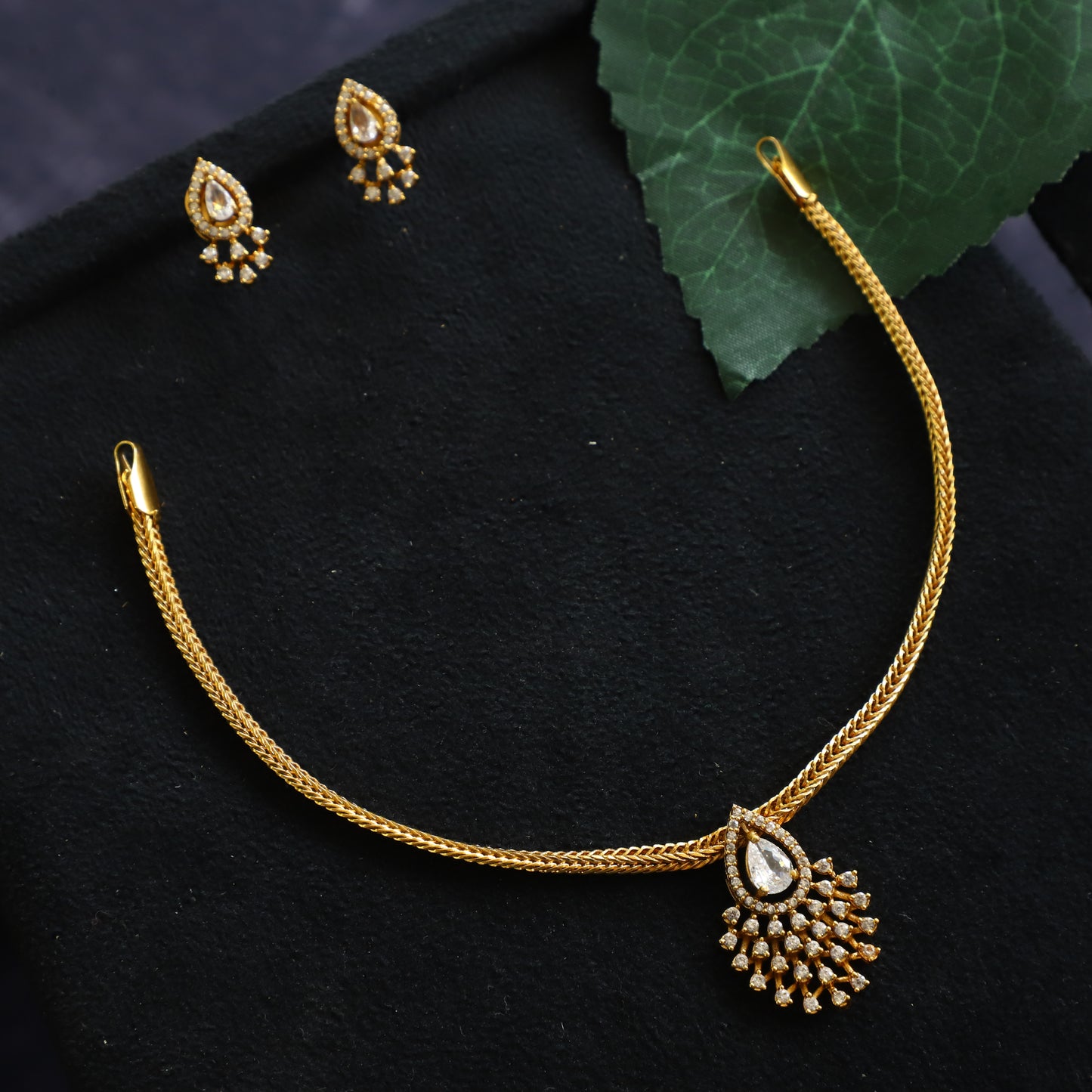 HANNAH NECKPIECE