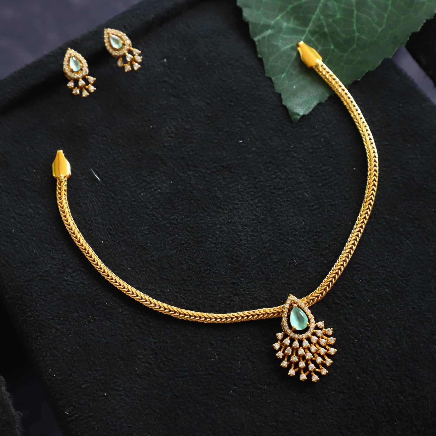 HANNAH NECKPIECE
