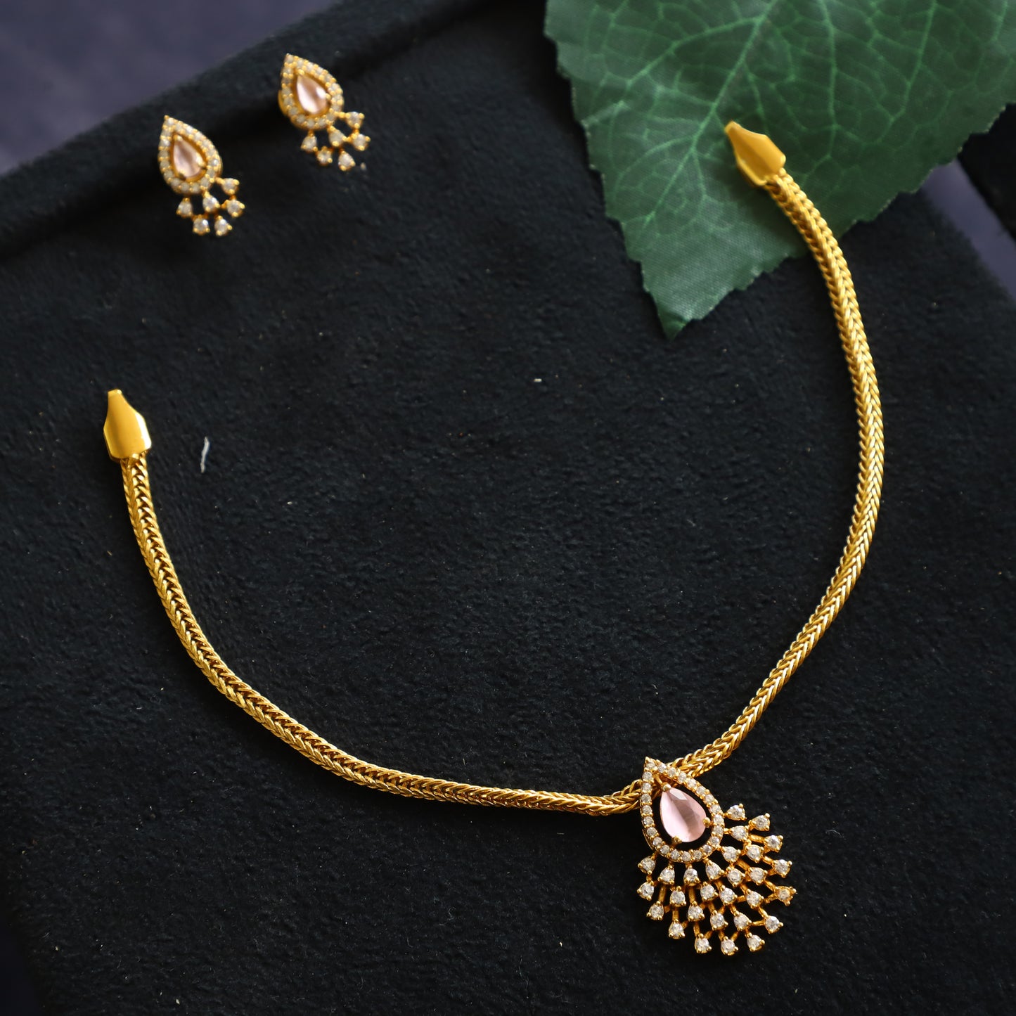 HANNAH NECKPIECE