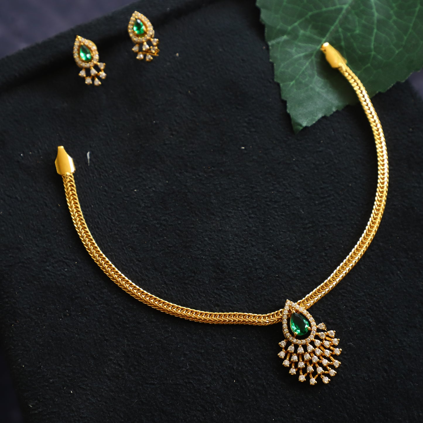 HANNAH NECKPIECE