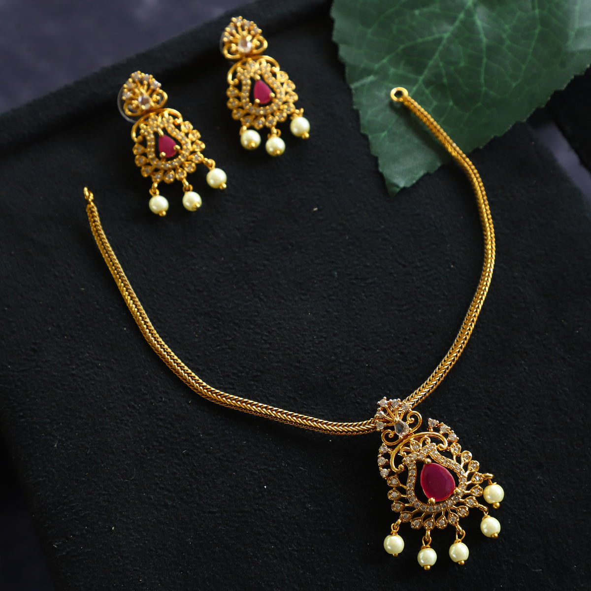 EMILY NECKPIECE