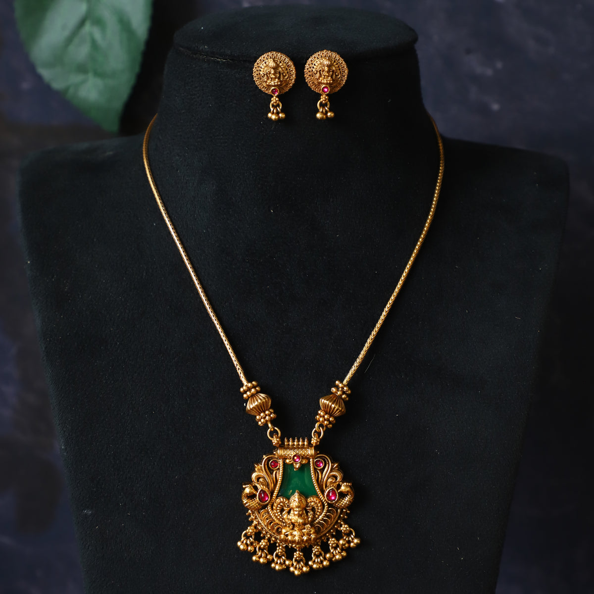 LUCY NECKPIECE
