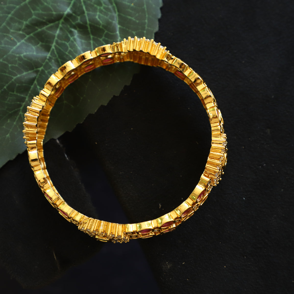 PARI BANGLE