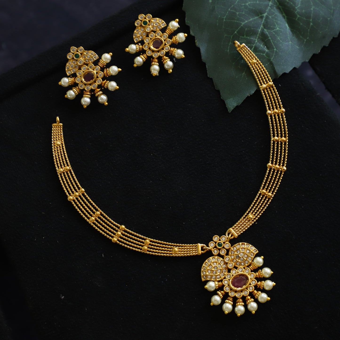 LAYLA NECKPIECE