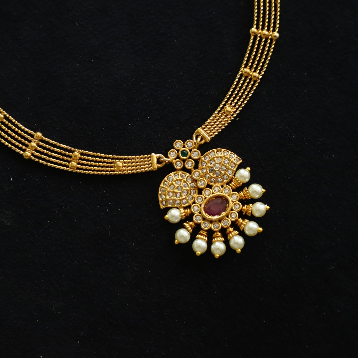 LAYLA NECKPIECE