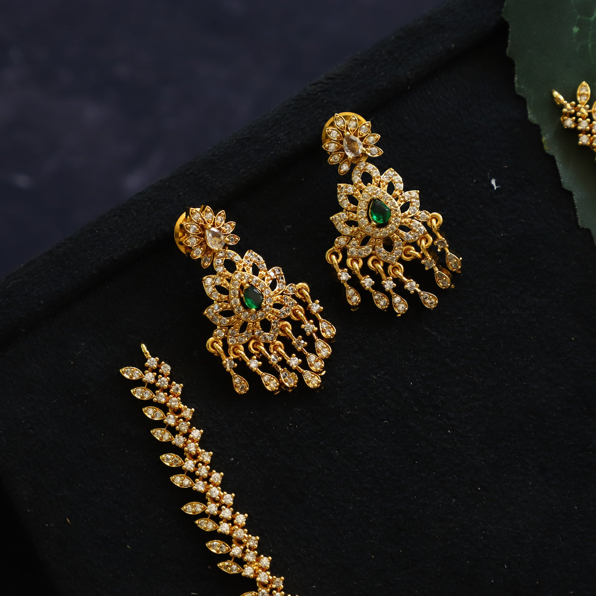 LISA NECKPIECE