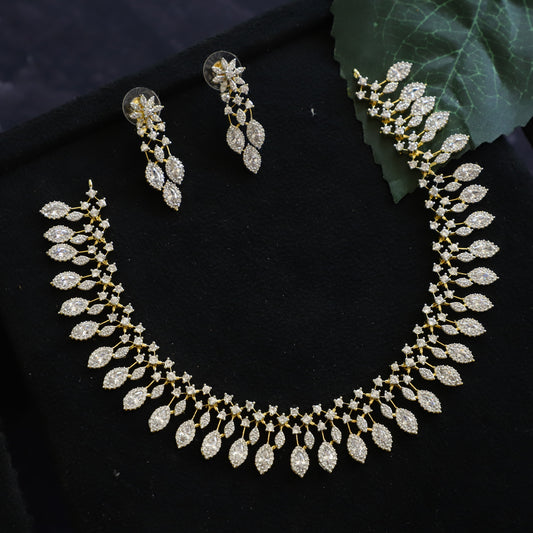 INAYA NECKPIECE