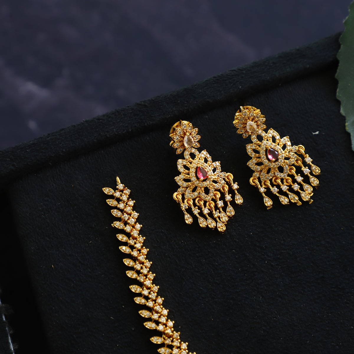 LISA NECKPIECE