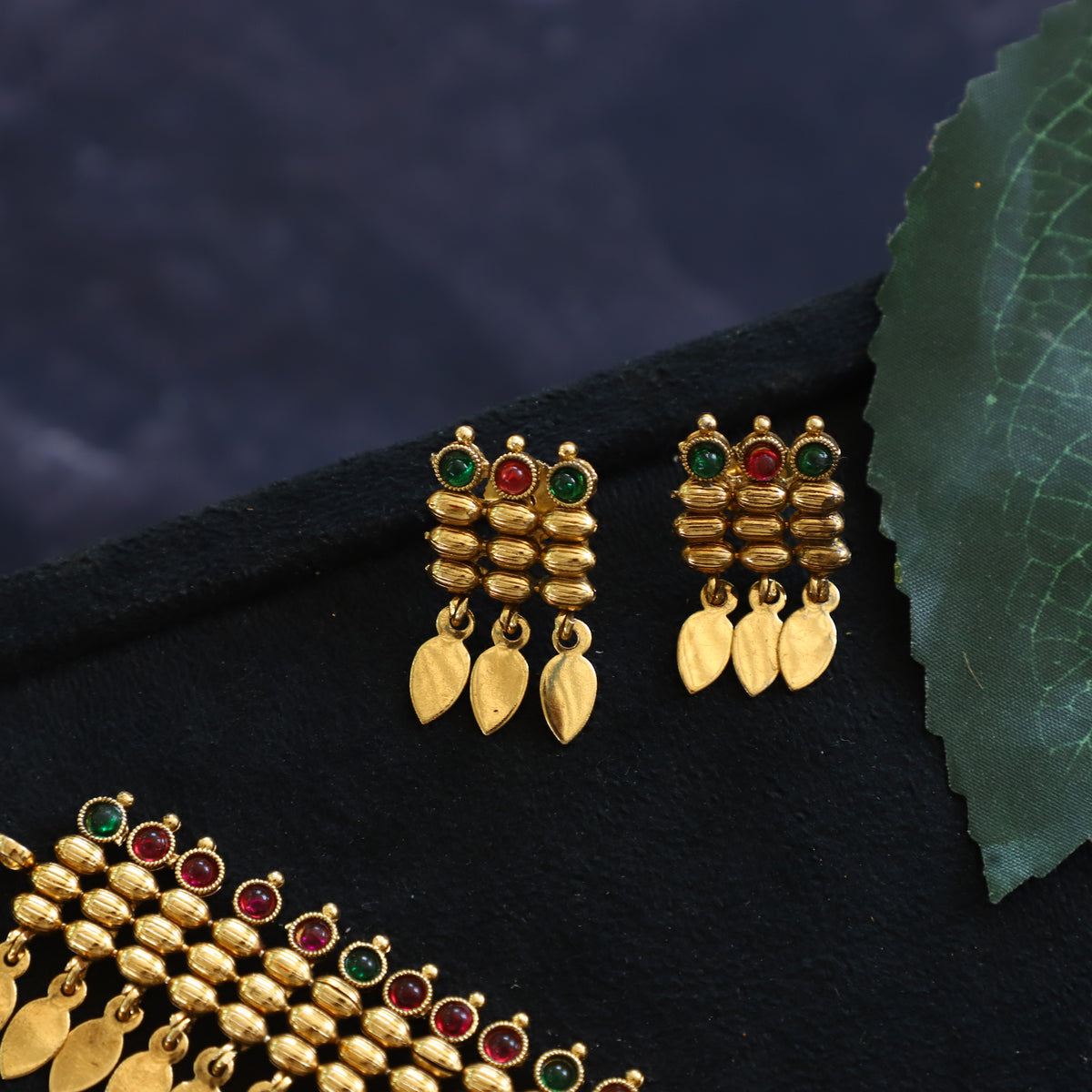 THEA NECKPIECE