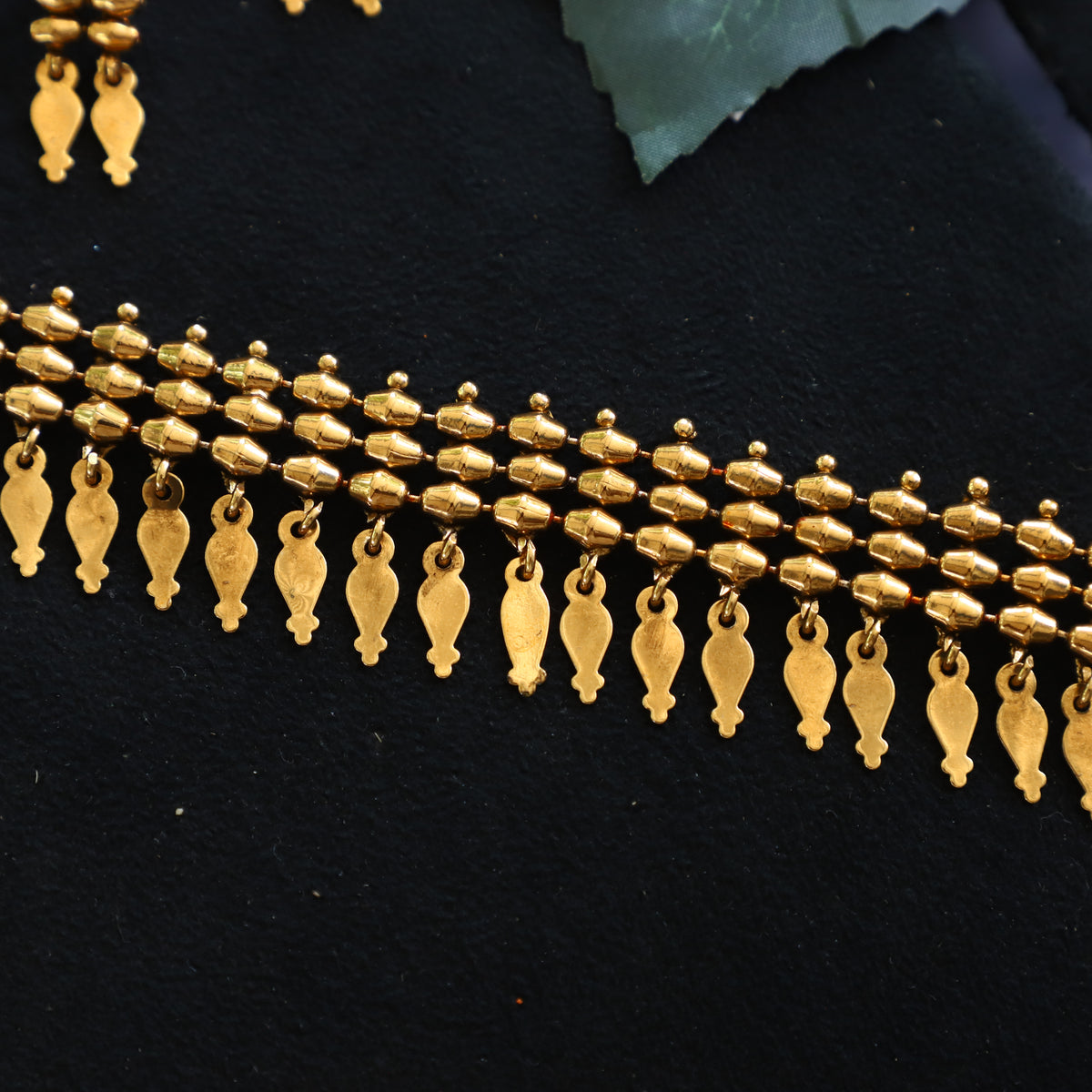 LOLA NECKPIECE