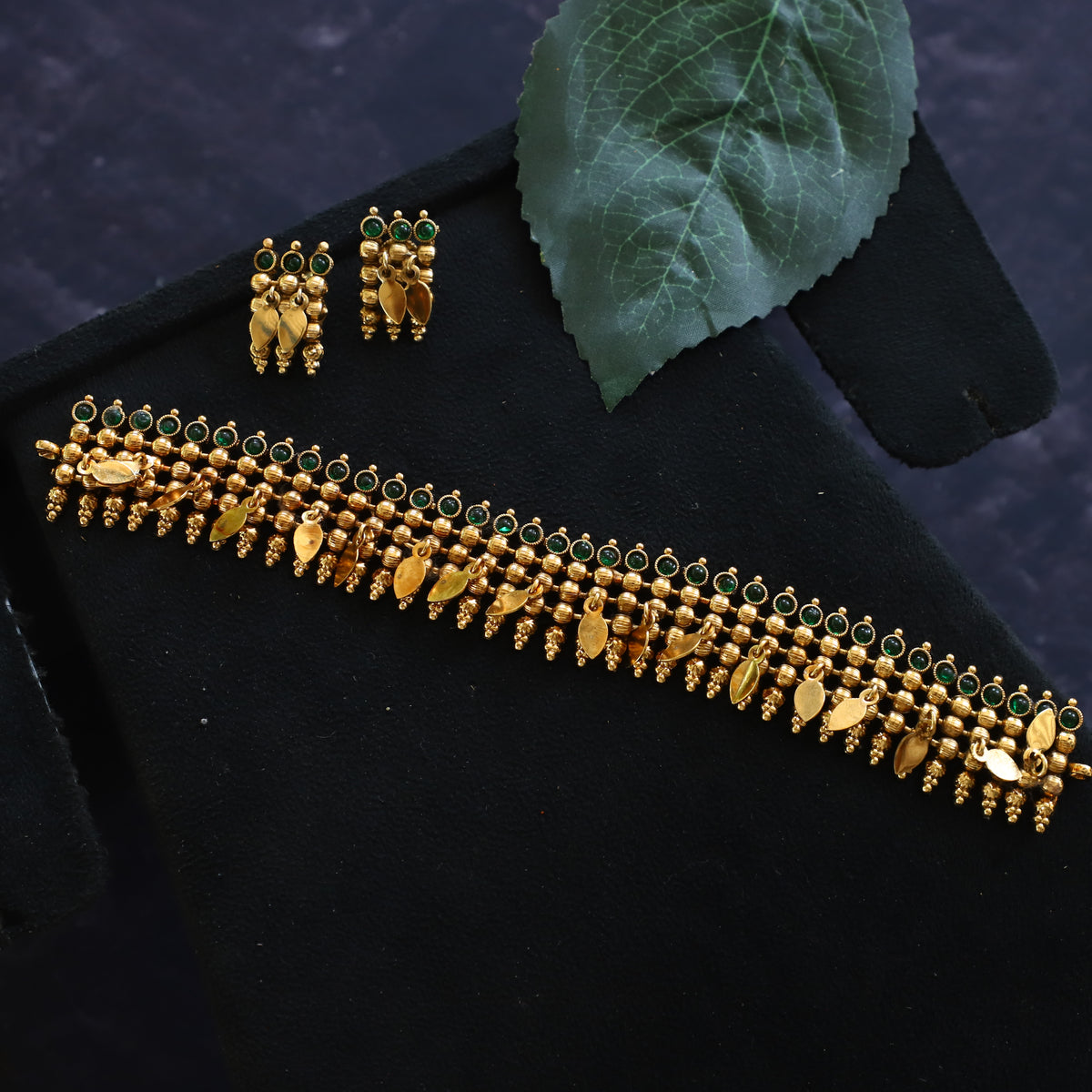 THEA NECKPIECE