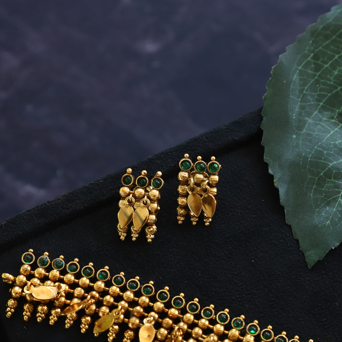 THEA NECKPIECE