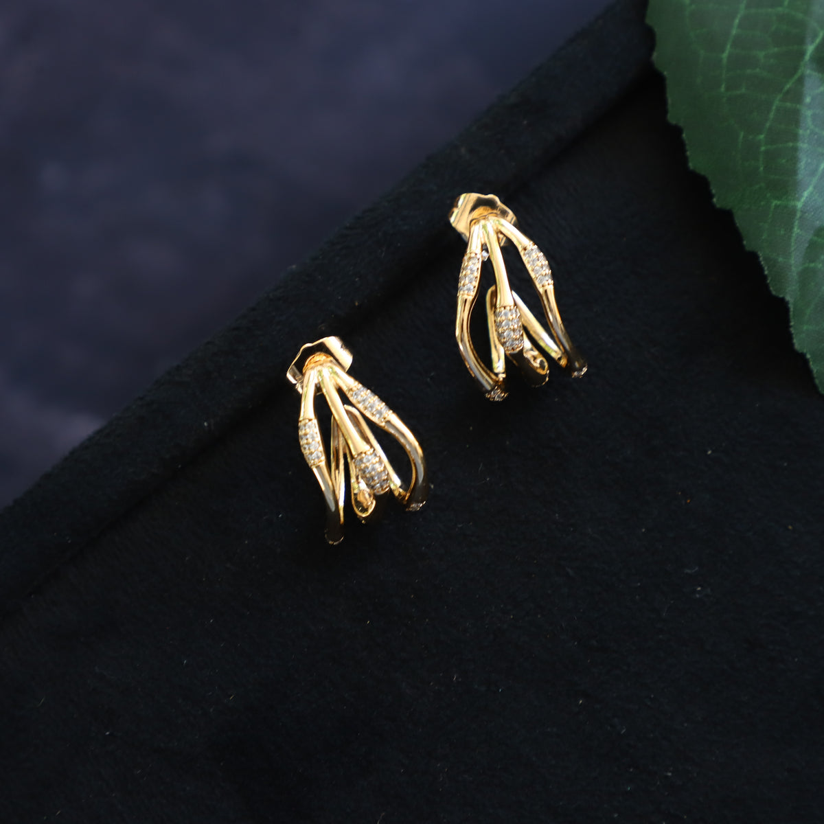 CANARY EARRING