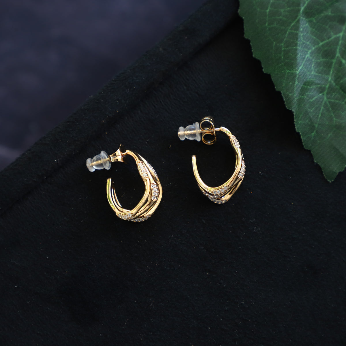 CANARY EARRING