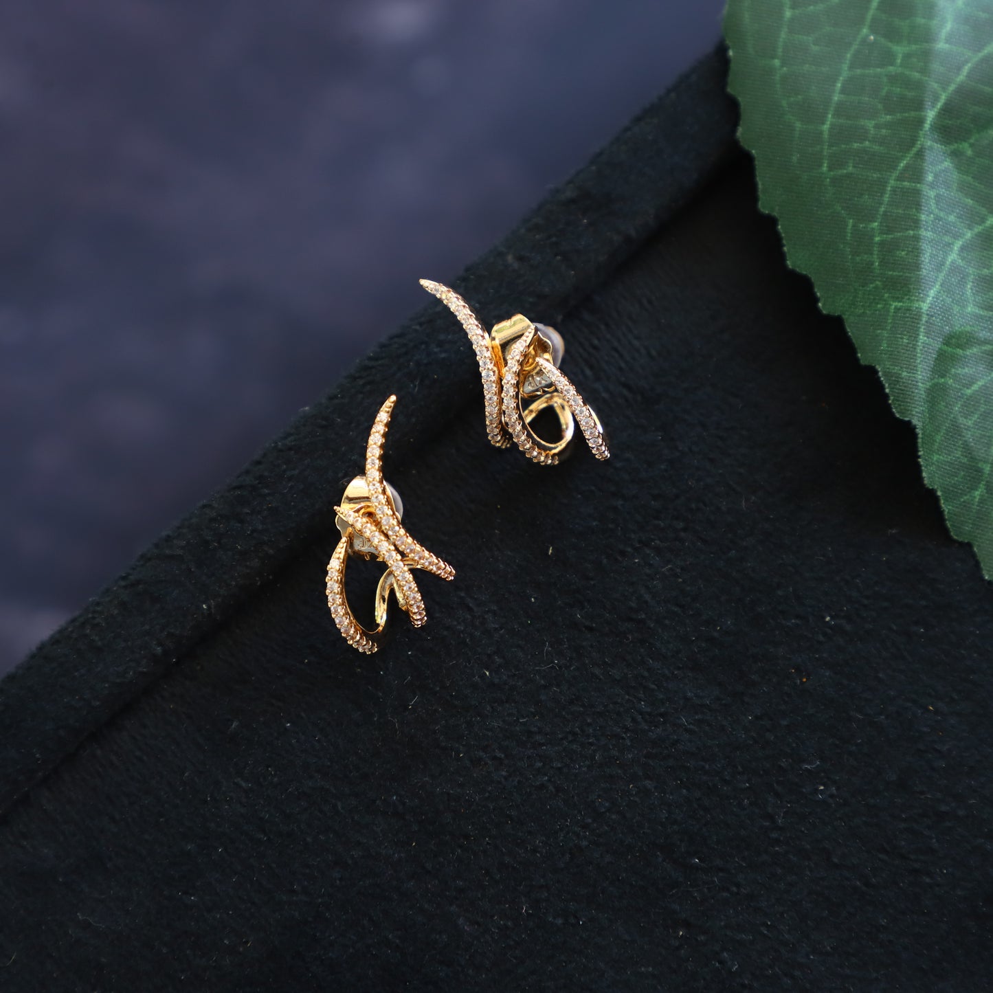 WALRUS EARRING